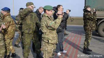 OSZE-Beobachter in der Ukraine (Foto: AFP PHOTO / ALEXANDER NEMENOV)