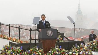 US President Barack Obama (C) delivers his speech in Prague, Czech Republic, 05 April 2009. (Photo:EPA/SRDJAN SUKI)