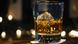 Ein Glas mit Whiskey und Eis (Foto: picture-alliance/Bildagentur-online) Ein Glas mit Whiskey und Eis (Foto: picture-alliance/Bildagentur-online)