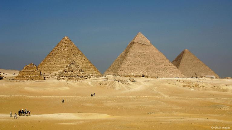 Anomalies discovered in Giza pyramids – DW – 11/10/2015