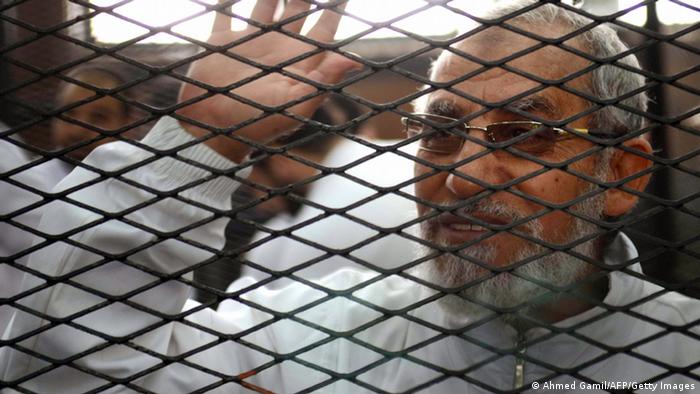 Mohammed Badie hinter Gittern