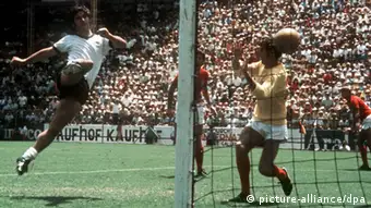 Gerd Müller schiesst 3:2 gegen England - WM 1970