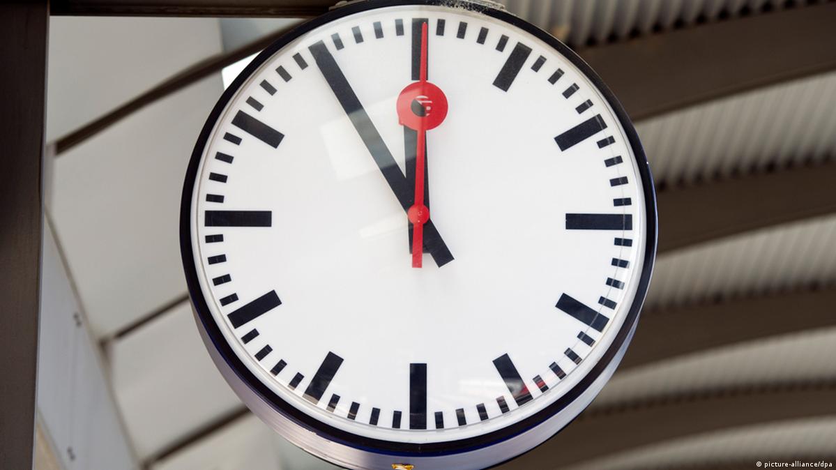 German rail to put clocks back at Munich station DW 10/28/2019