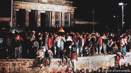 Падането на Берлинската стена едно от най грандиозните политически събития в