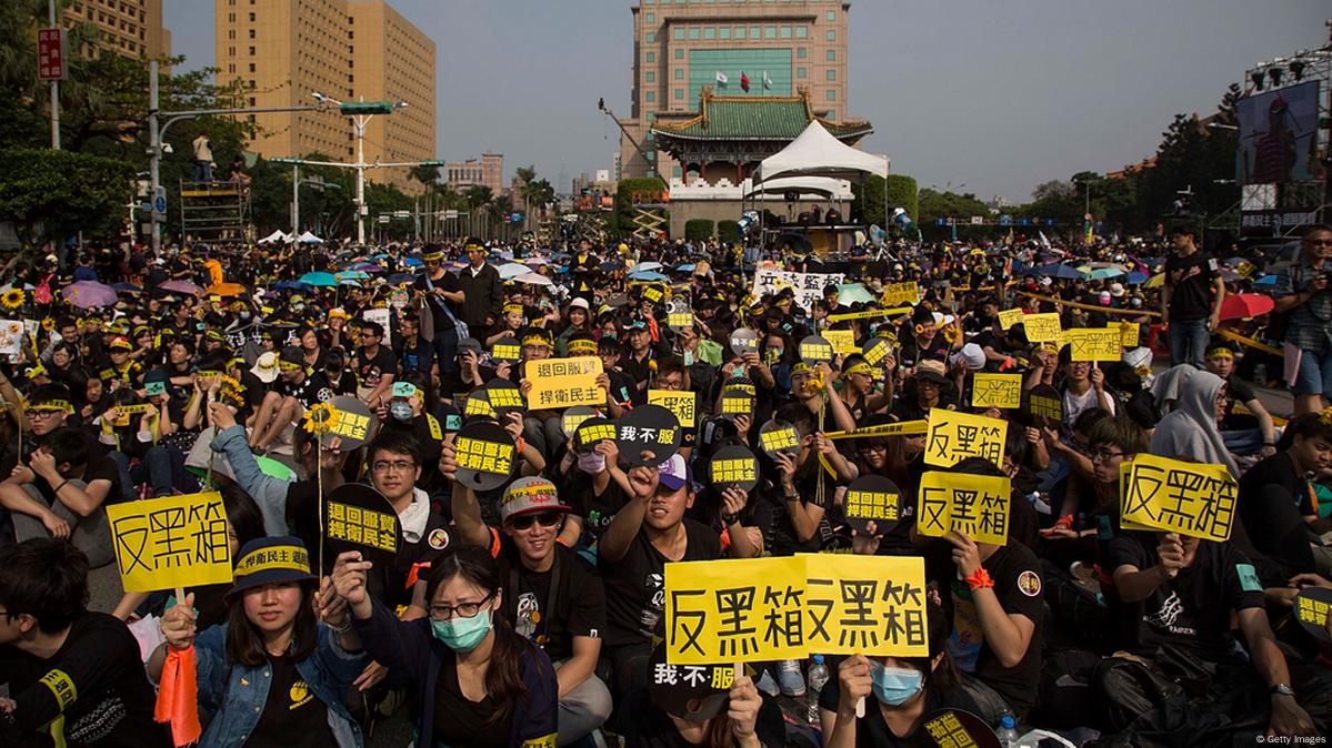 Taiwanese protest China pact – DW – 03/30/2014