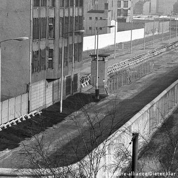 Berlin Wall: Day of parity between its construction and fall – DW