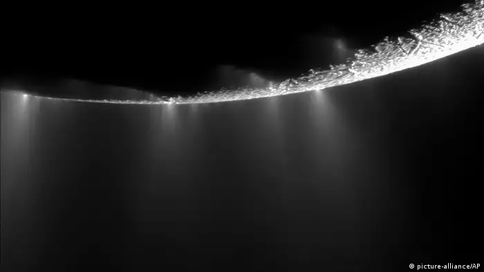 Water sprays off Enceladus