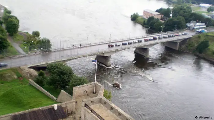 Symbolbild - Brücke über den Fluss Narva