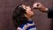 Ein Kind in Afghanistan bekommt eine Polio-Impfung Ein Kind in Afghanistan bekommt eine Polio-Impfung