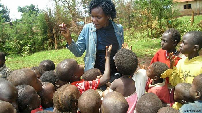 Afrikanisches Waisenhaus Zukunft Sichern Durch Spenden Afrika Dw 21 04 2014