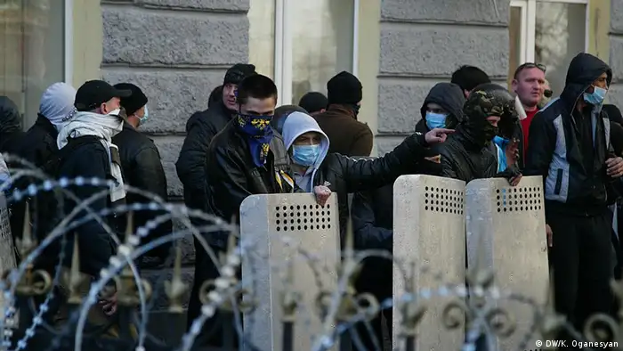 Ukraine prorussische Aktivisten besetzen Gebäude in Donetsk