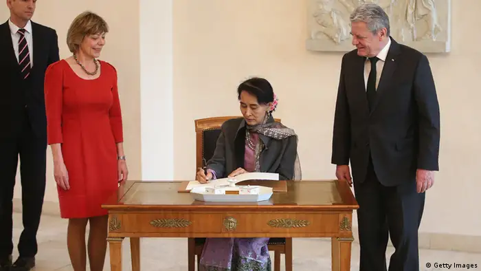 Aung San Suu Kyi bei Merkel PK 10.04.2014 in Berlin
