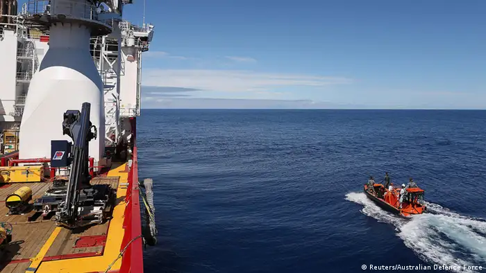 Crew -Mitglieder auf einem schnellen Beiboot des australischen Schiffes Ocean Shield. (Foto: Reuters/Australian Defence Force)