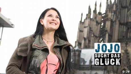 Jojo steht vor dem Kölner Dom. (DW)