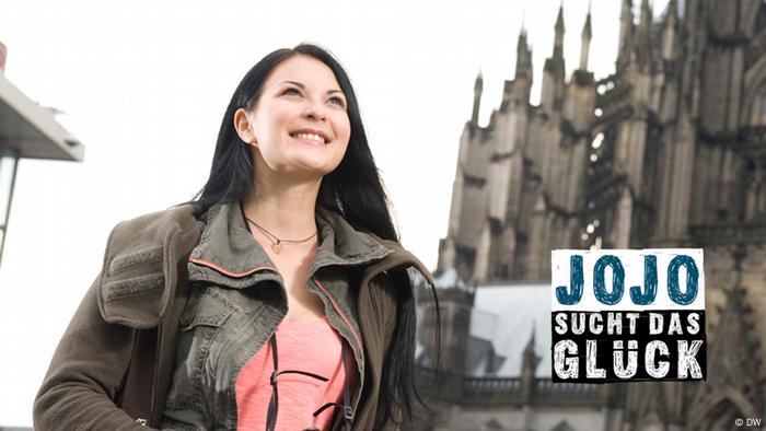 Jojo steht vor dem Kölner Dom. (DW)