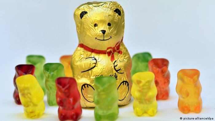 Deutschland Wirtschaft Haribo Gummibärchen und Teddy der Firma Lindt