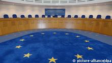 ARCHIV - Der Gerichtssaal, aufgenommen am 22.04.2013 im Europäischen Gerichtshof für Menschenrechte (EGMR) in Straßburg, Frankreich. Der Europäische Gerichtshof für Menschenrechte (EGMR) urteilt über einen Fall von Sicherungsverwahrung, die nicht turnusmäßig überprüft wurde. Foto: Rainer Jensen/dpa (zu dpa-Meldung vom 19.09.2013) +++(c) dpa - Bildfunk+++