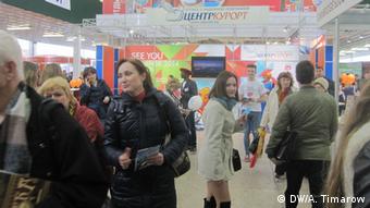 Посетитеои выставки туристических услуг Отдых-2014