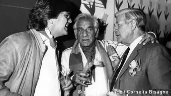 Leonard Bernstein mit Helmut Schmidt und Justus Frantz, 1984 in Hamburg