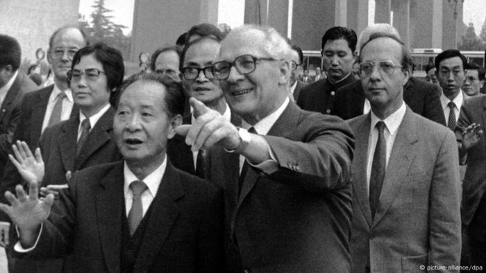 Bildergalerie Hu Yaobang mit Erich Honecker Archiv (picture-alliance/dpa)