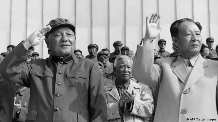 Bildergalerie Hu Yaobang mit Deng Xiaoping Archiv 1981 (AFP/Getty Images)