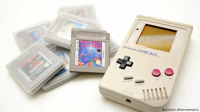 Game Boy mit Spielen (Foto: picture alliance/empics)