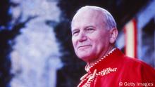 Juan Pablo II: un papa revolucionario y reaccionario