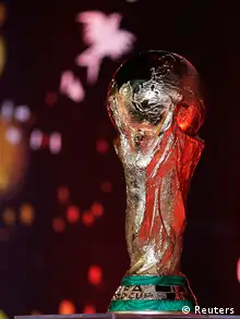 Brasilien WM Fußball Pokal eingetroffen