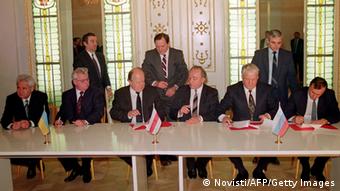 Подписание соглашения о создании СНГ, 8 декабря 1991 г., Леонид Кравчук - второй слева