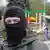 Ces hommes masqués qui tiennent des bâtiments publics sont accusés d'être à la solde de Moscou