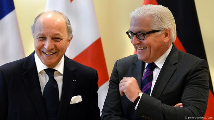 Außenminister Steinmeier ( re) unterhält sich mit dem georgischen Präsidenten Margvelashvili (Foto: dpa)