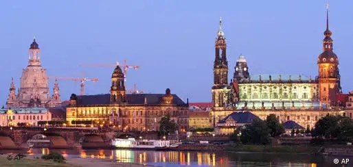 Die Frauenkirche in Dresden Panorama Elbe