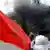 Un drapeau soviétique flotte à Slaviansk dans l'est de l'Ukraine
