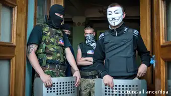 Ukraine Masked pro-russischen Demonstranten