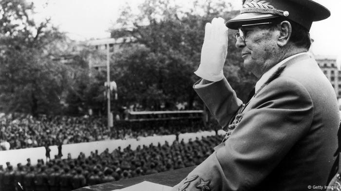 Jugoslawien Volksarmee Parade mit Marschal Josip Broz Tito in Beograd