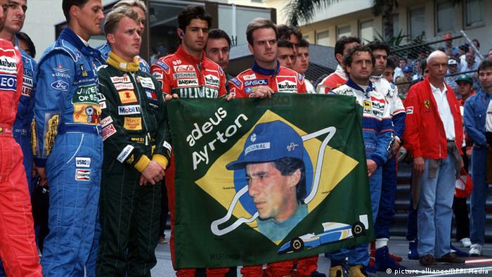 Sorprendido silencio considerado Ayrton Senna: el piloto que salvó el alma de Brasil | Destacados | DW |  01.05.2014