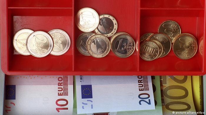Евро - купюры и монеты в кассе