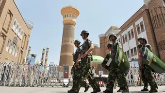 Sicherheitskräfte in Ürümqi in der Unruheregion Xinjiang