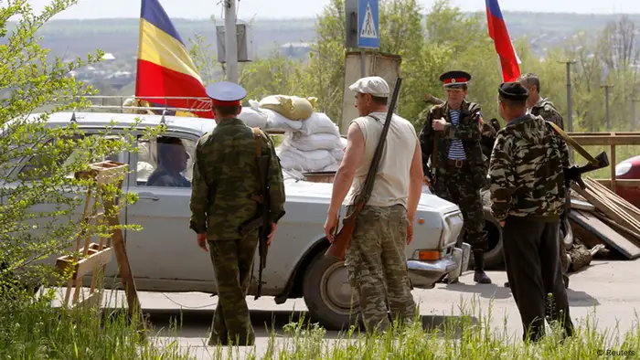 Ukraine Luhansk Checkpoint prorussische Aktivisten 4.5.14