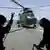Soldaten vor einem Helicopter in Dschibuti (Foto: dpa)