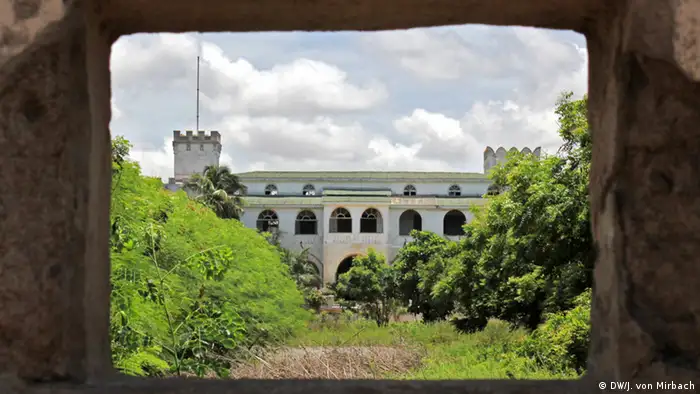 Bildergalerie Togo Erinnerungen an die deutsche Kolonialzeit ehemaliger Gouverneurspalast in verwildertem Park