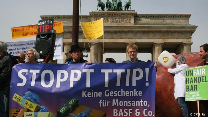 Protestaktion gegen EU-US Freihandelsabkommen TTIP am 6. Mai Berlin (Foto: Eva Usi)