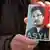 Человек держит открытку с портретом Эдварда Сноудена