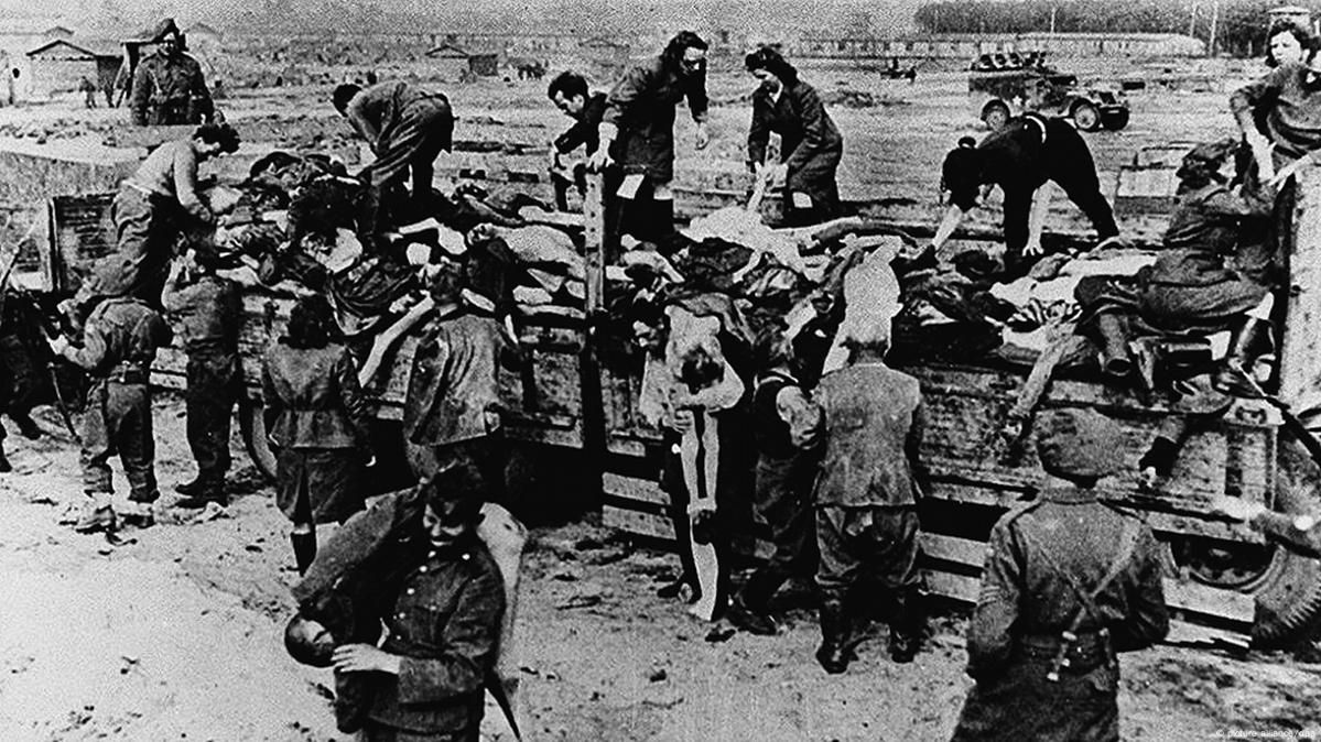 Death in Bergen-Belsen Anne Frank and her sister were taken from Auschwitz to Bergen-Belsen on October 30, 1944. More than 70,000 people died in this concentration camp. After the liberation of the camp, the victims were transported to mass graves under the supervision of British soldiers. Anne and Margot Frank were among those who died there from typhus, at an unknown date in March 1945. Anne was just 15 years old.