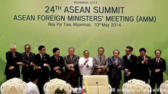 Gruppenbild ASEAN-Gipfel 2014 (Foto: picture alliance/dpa)