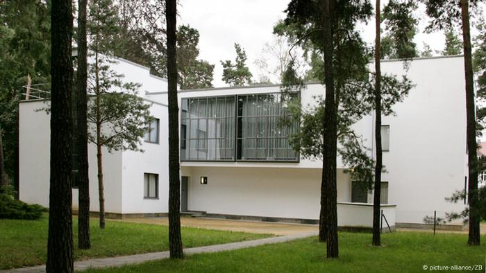 Master House used by Georg Muche and Oskar Schlemmer in Dessau (picture-alliance/ZB)