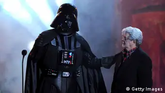 Darth Vader und George Lucas (Photo by Kevin Winter/Getty Images)