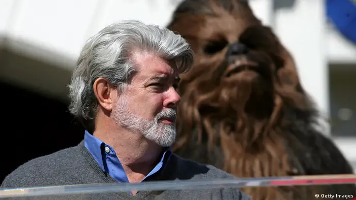 George Lucas 70. Geburtstag mit Filmfigur Chewbacca (Foto: Michael Buckner/Getty Images)