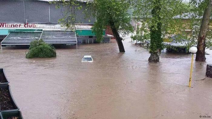 Die bosnische Stadt Maglaj steht komplett unter Wasser (Foto: www.klix.ba)
