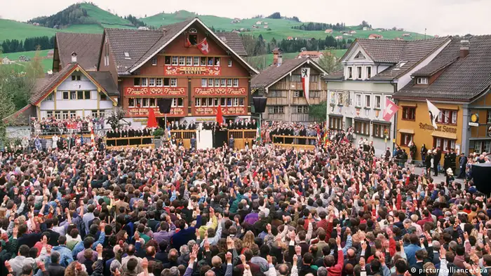 Appenzell Schweiz Bürgerversammlung (picture-alliance/dpa)